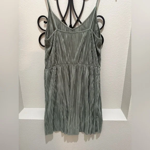 Olive Green Pleated Dress Large - Picture 4 of 6